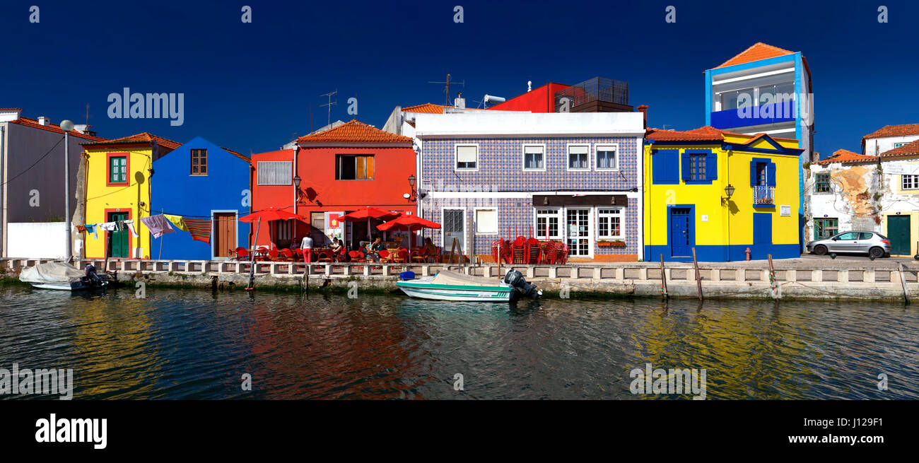 "Splash Farben": Riverside Café in Aveiro Stockfoto