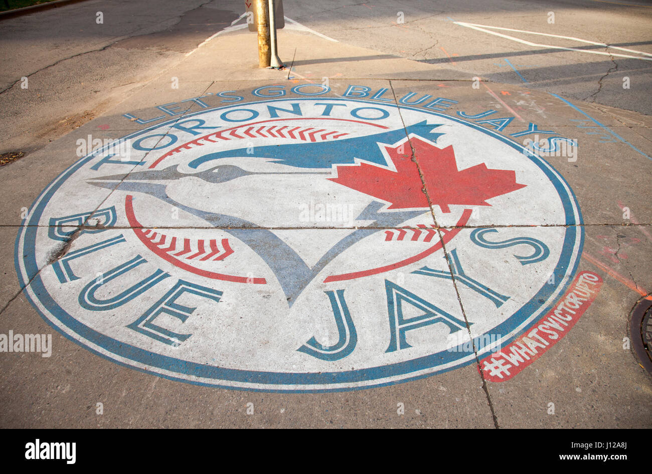 Toronto, Kanada - NOVEMBER 01,2016: Zeichen der Toronto Blue Jays Logo auf die Stadt Stockfoto