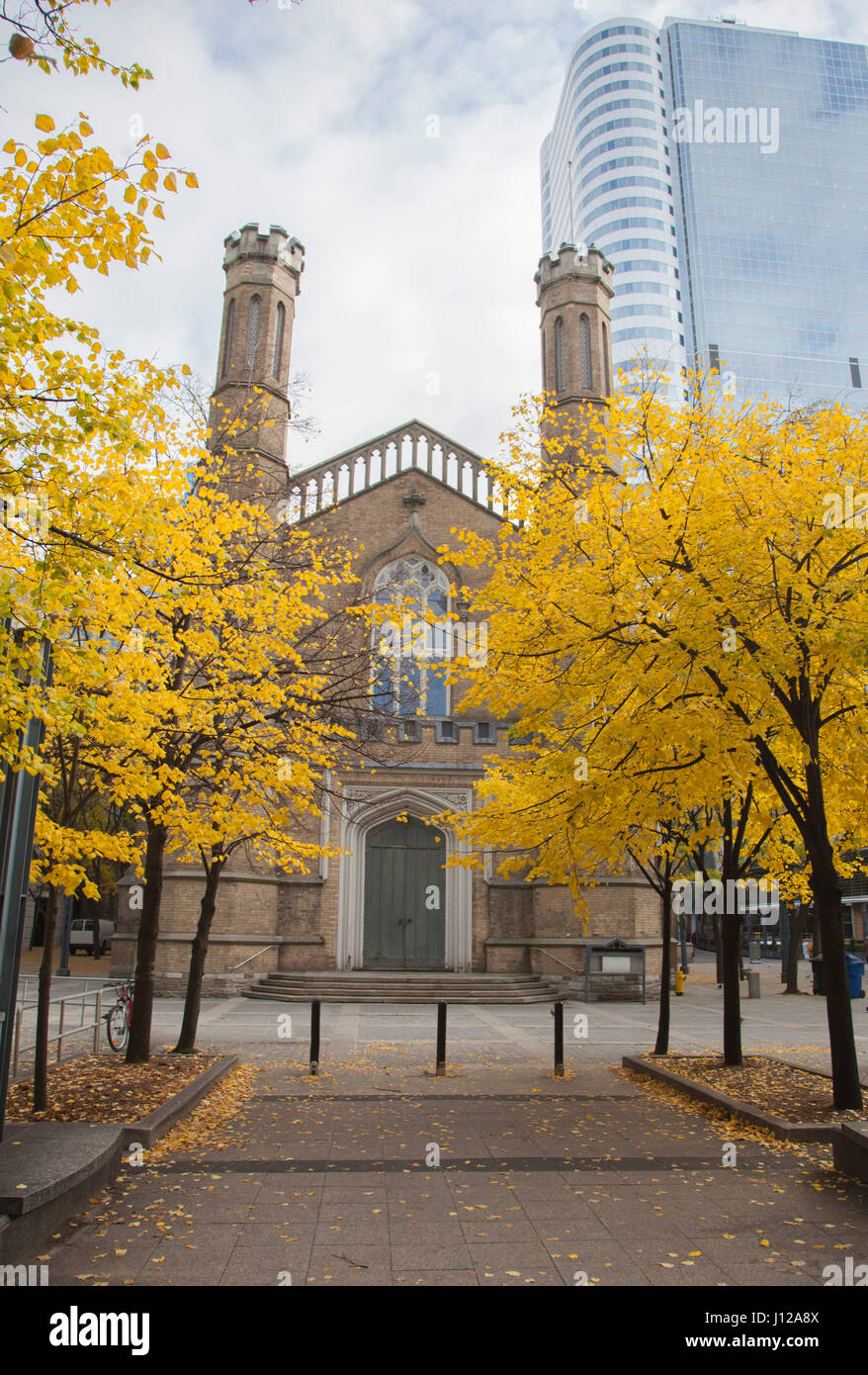 Park und die Kirche der Heiligen Dreifaltigkeit in Toronto Stadtzentrum Stockfoto