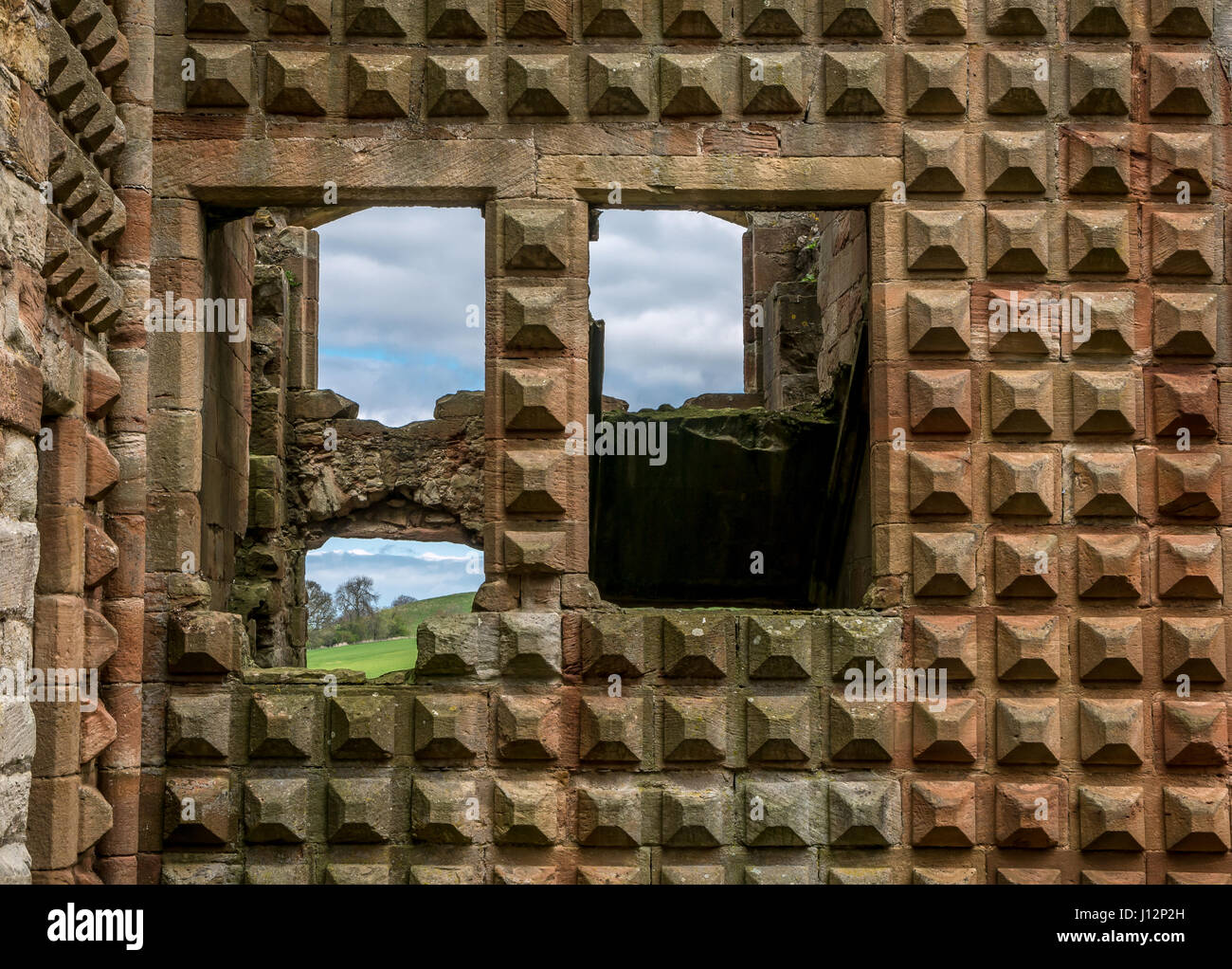 Nahaufnahme von ungewöhnlichen Diamond rustication Innenhof Wand, ruiniert 15. Jahrhundert Crichton Castle, Midlothian, Schottland, Großbritannien Stockfoto