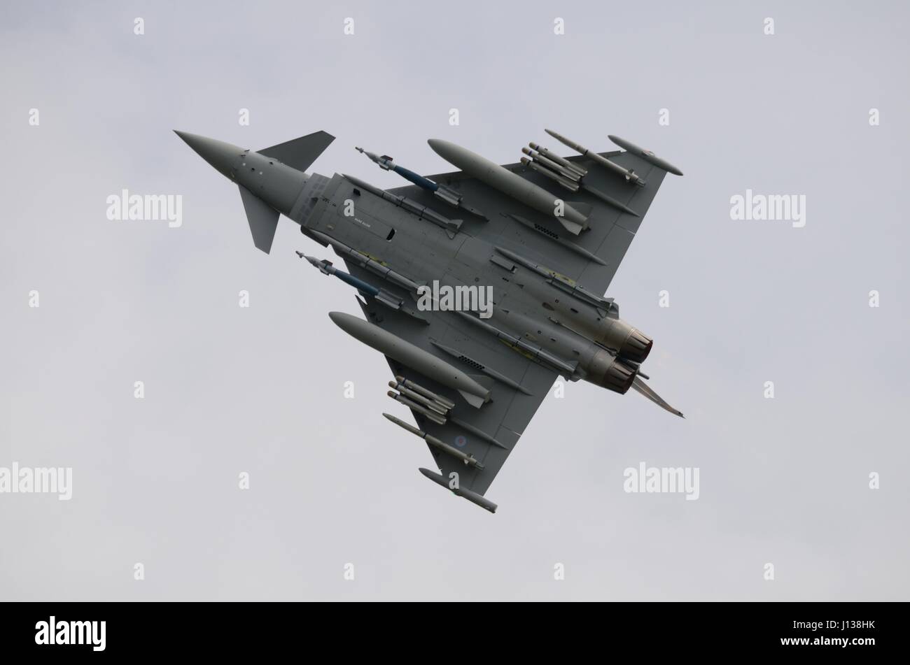 RAF Eurofighter Typhoon FGR.4 Kampfjet mit vollen Waffe laden Stockfoto