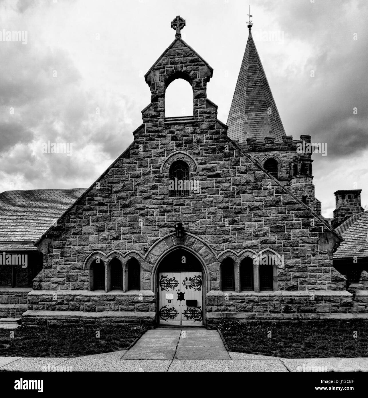 Schwarze und weiße Kirche Stockfoto