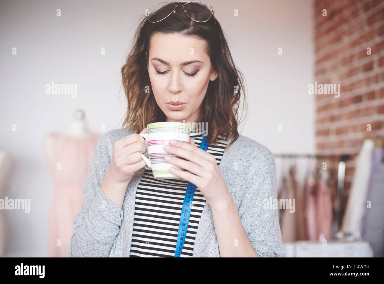 Mode-Designerinnen Kaffeegenuss Stockfoto