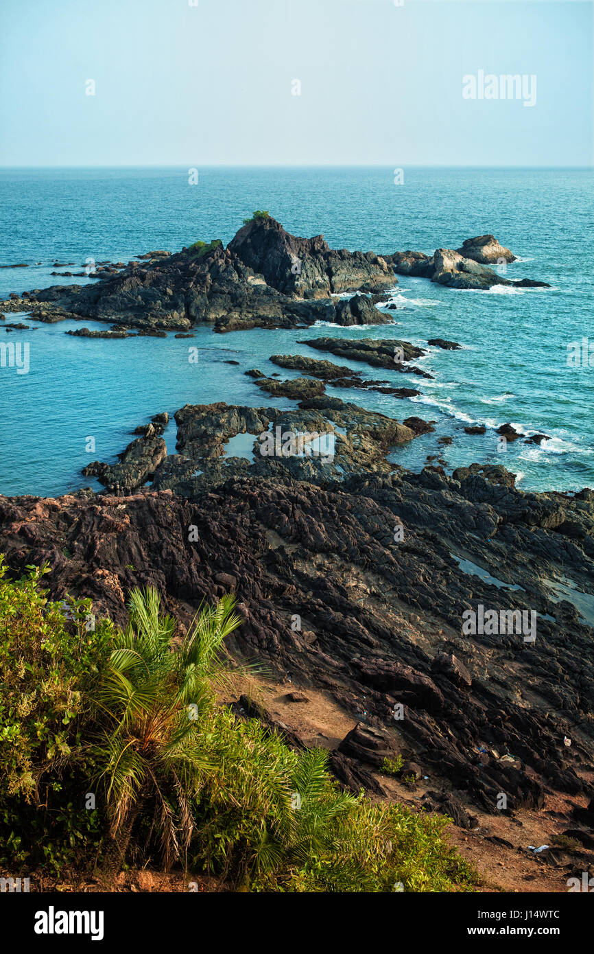 Riffe in der Nähe der Küste. Indien, Gokarna, Om Beach Stockfoto