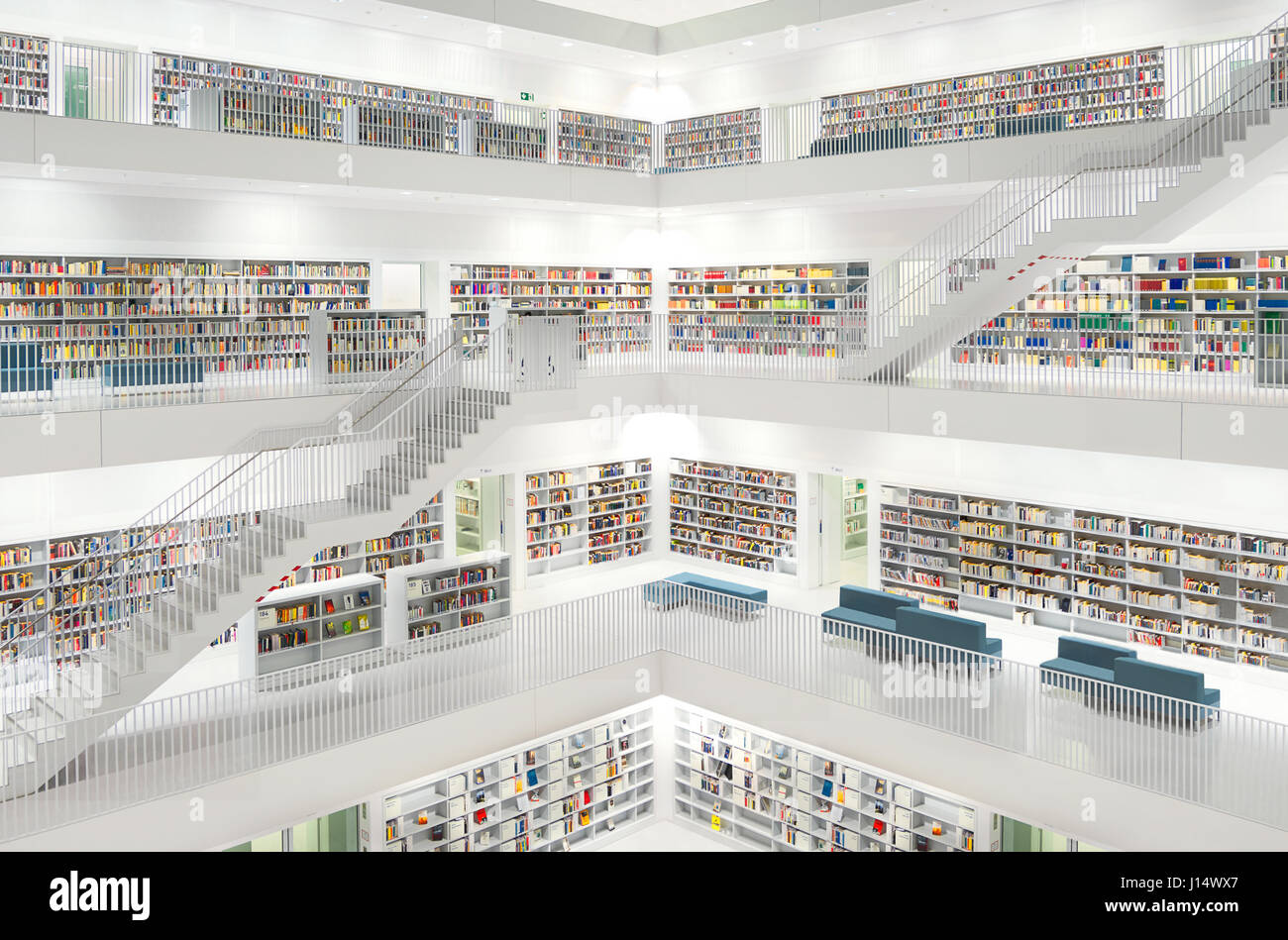 Stuttgart-Bibliothek (Stadtbiliothek Stuttgart) in Deutschland, wurde im Oktober 2011 eröffnet und wurde von Yi Architects entworfen. Es hat mehr als 500.000 Bücher Stockfoto