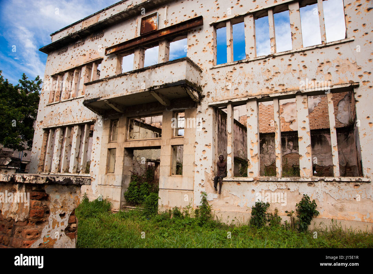 Ein Krieg beschädigte Gebäude in Huambo, Provinz Huambo, Angola Stockfoto