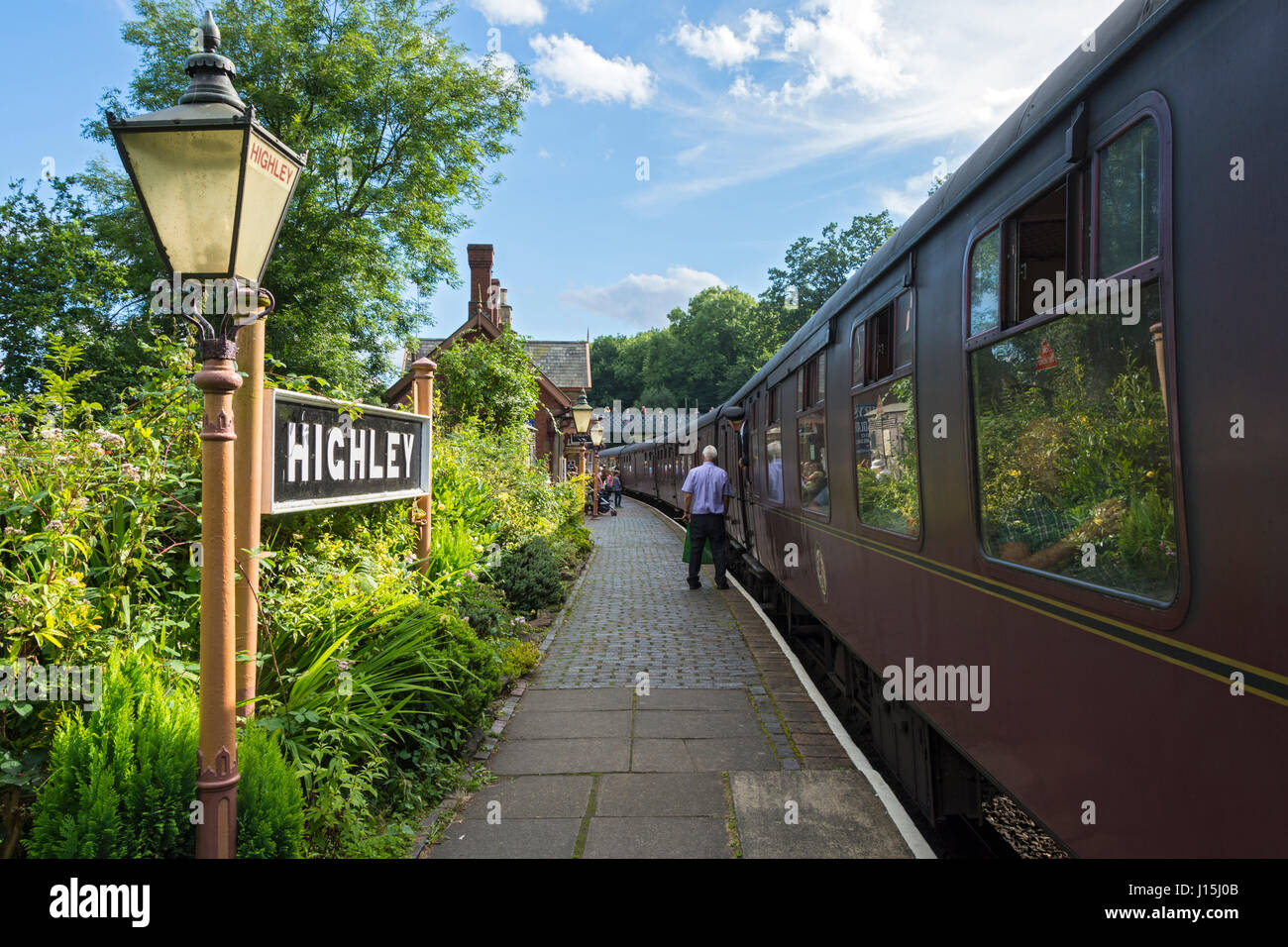 Oldtimer Personenwagen Highley Bahnhof auf die Severn Valley Railway, Highley, Shropshire, England, UK. Stockfoto