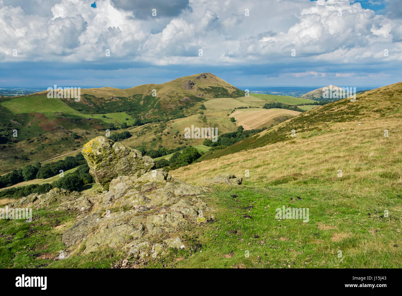 Caer Caradoc von Süd-West Ridge Hope Bowdler Hill, in der Nähe von Kirche Stretton, Shropshire, England, UK. Stockfoto