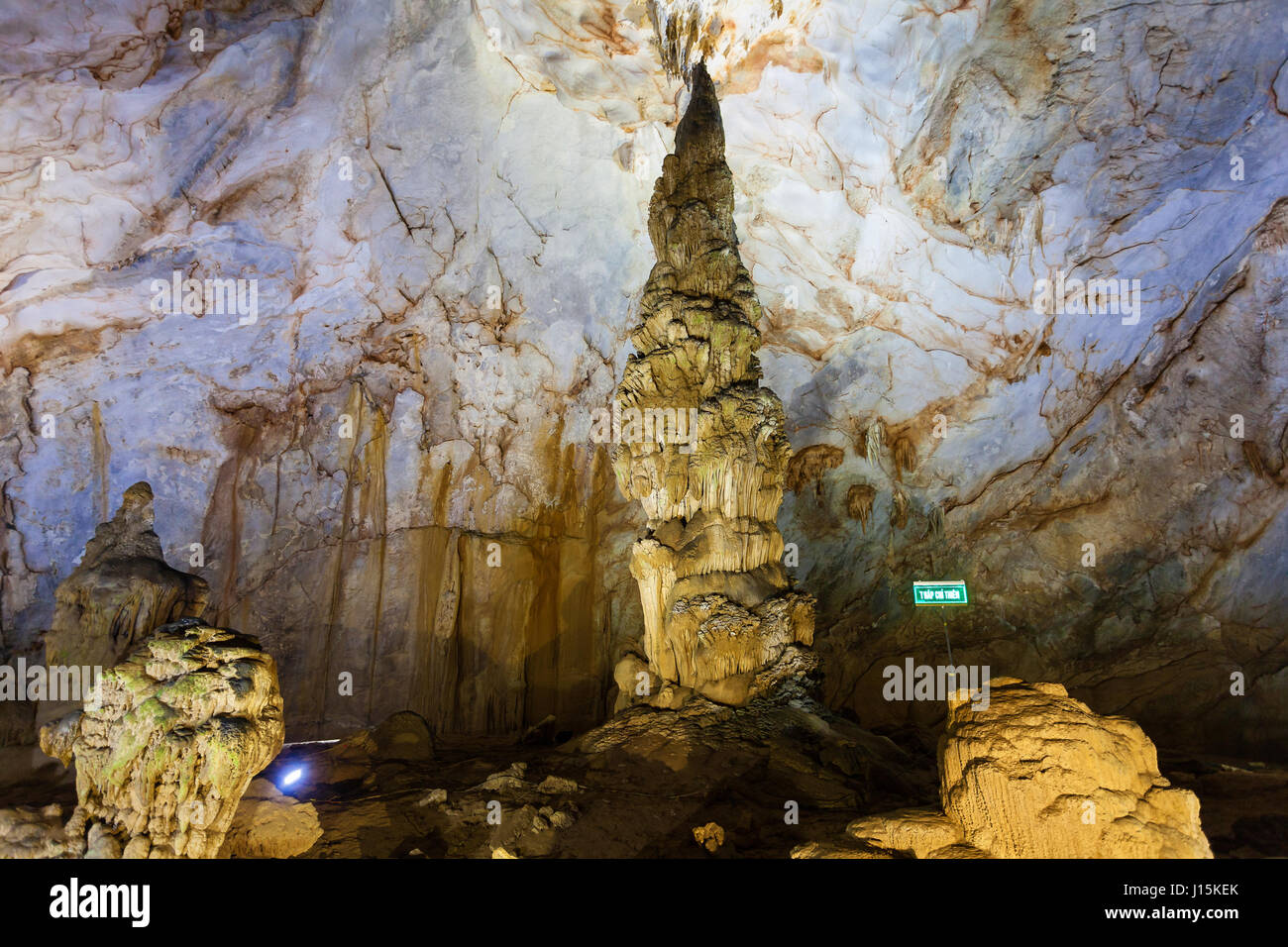 Ke Bang Nationalpark, Phong Nha, Vietnam - 9. März 2017: in Paradise Cave (Thien Duong Cave) Stockfoto