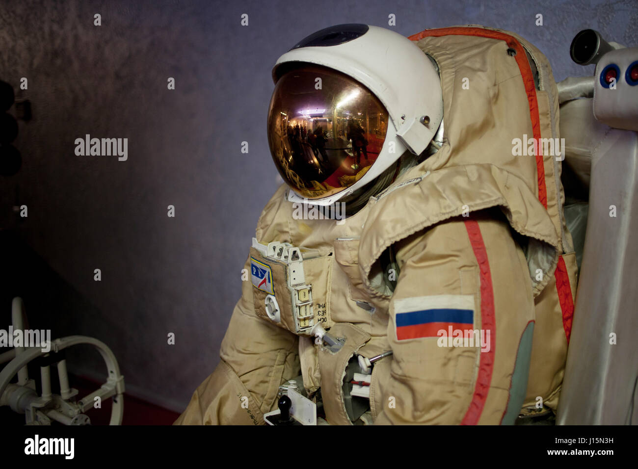 Moskau, Russland - 6. September 2015: Sowjetische Kosmonautin dummy im Anzug, Museum für Kosmonautik Stockfoto