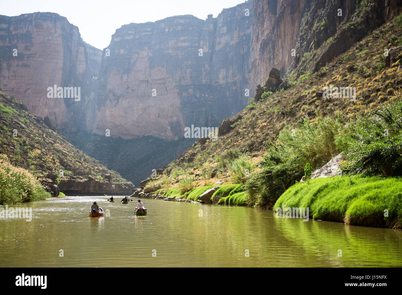 Kanufahren in Santa Elena Canyon, Rio Grande Fluss, Big Bend Nationalpark, Texas. Stockfoto