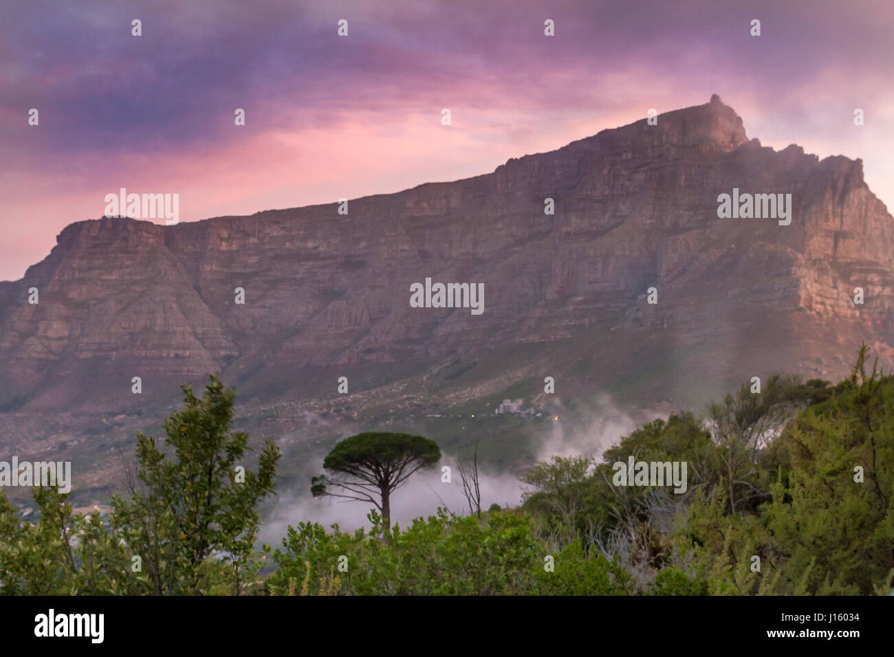 Bei Sonnenuntergang vom Tafelberg Signal Hill, Kapstadt, Südafrika Stockfoto