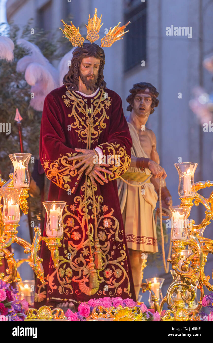 Linares, Spanien - 14. April: Bruderschaft der Heiligen Woche rufen auf Spanisch "Furcht vor Jesus auf dem Ölberg" während der Zeremonie des Urteils von J Stockfoto