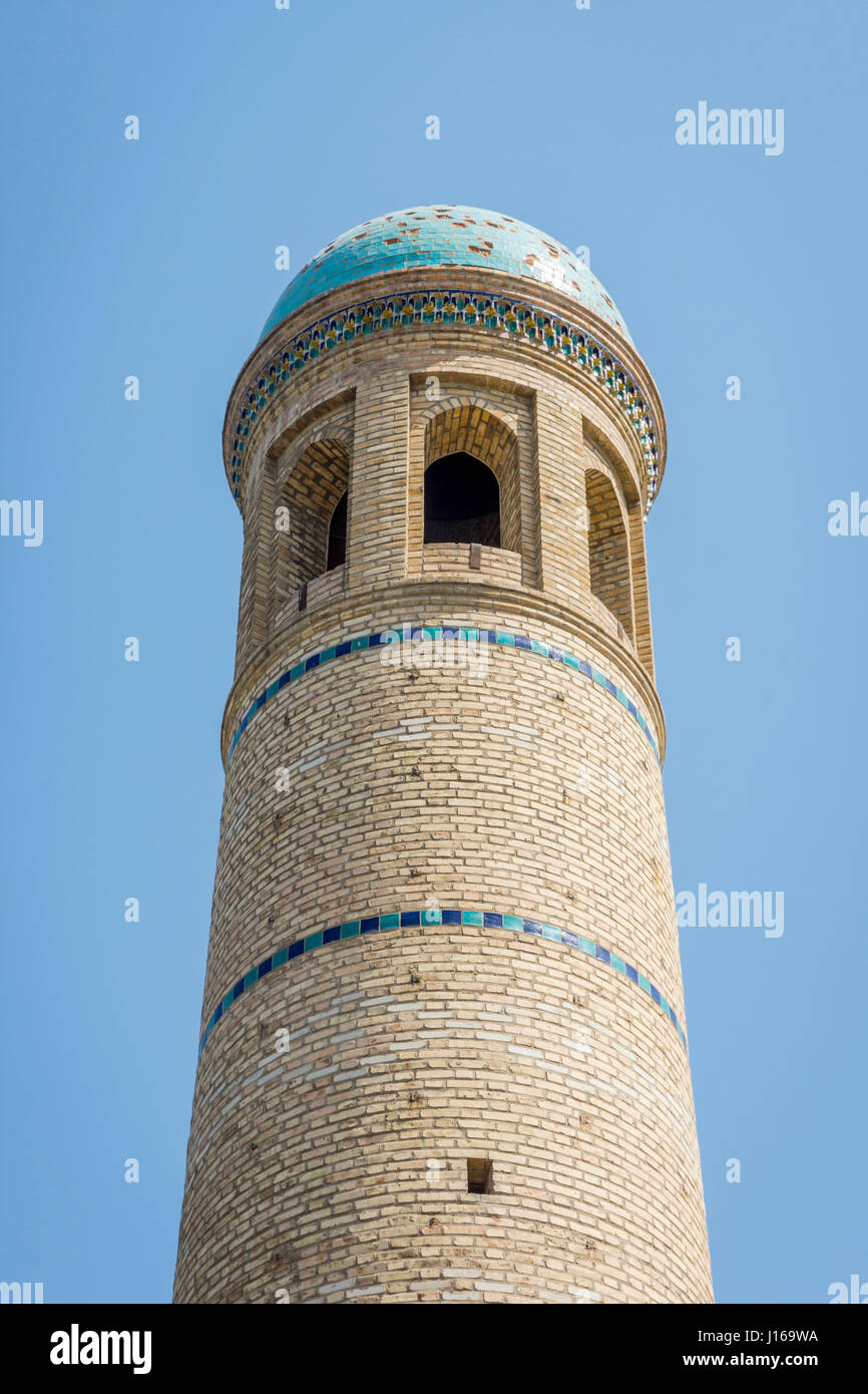 Minarett-Turm mit blauem Mosaik-Fliesen, Margilan, Usbekistan Stockfoto