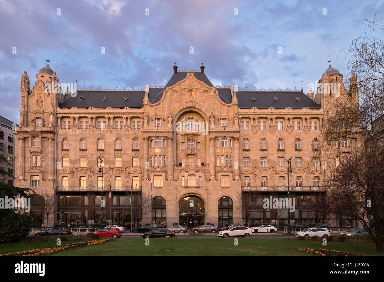 Der Gresham Palast ist ein Gebäude in Budapest, Ungarn. Es ist ein Beispiel des Jugendstils. Stockfoto