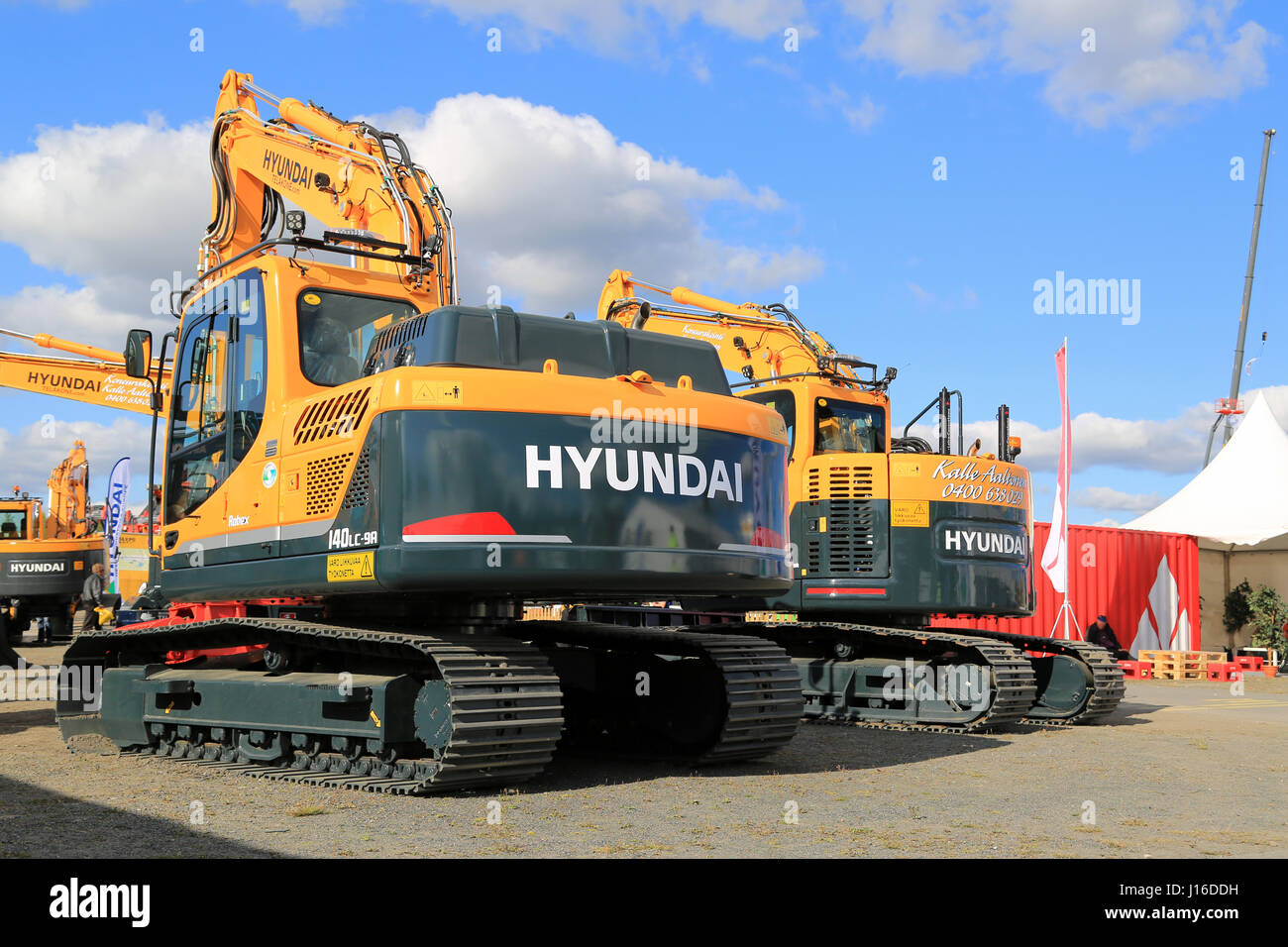 HYVINKAA, Finnland - 11. September 2015: Huyndai 140LC 14 Tonnen Kettenbagger unter Huyndai Baumaschinen auf MAXPO 2015. Stockfoto
