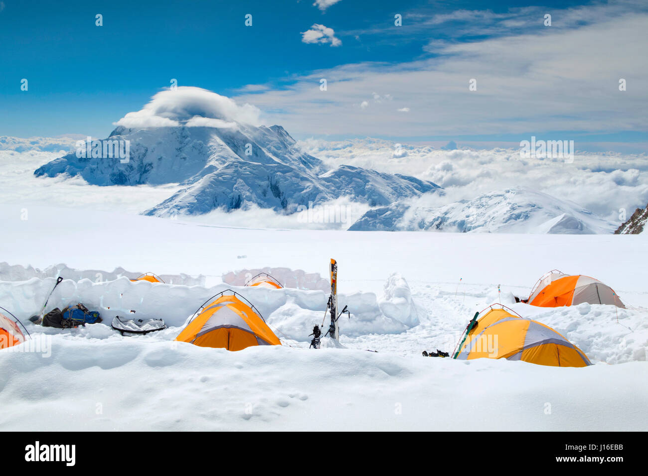 Ein Campingplatz am Kahiltna Gletscher der Denali In Alaska Stockfoto