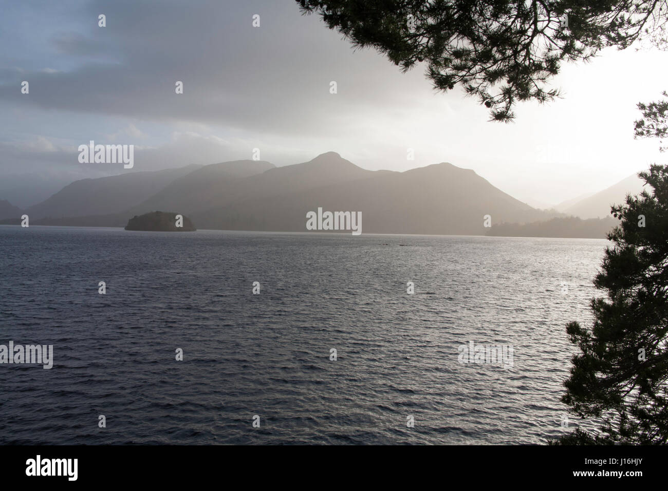 Die Katze Glocken Maiden Moor und hohe Spion Blick über Derwent Water von Mönchs Crag Keswick The Lake District Cumbria England Stockfoto