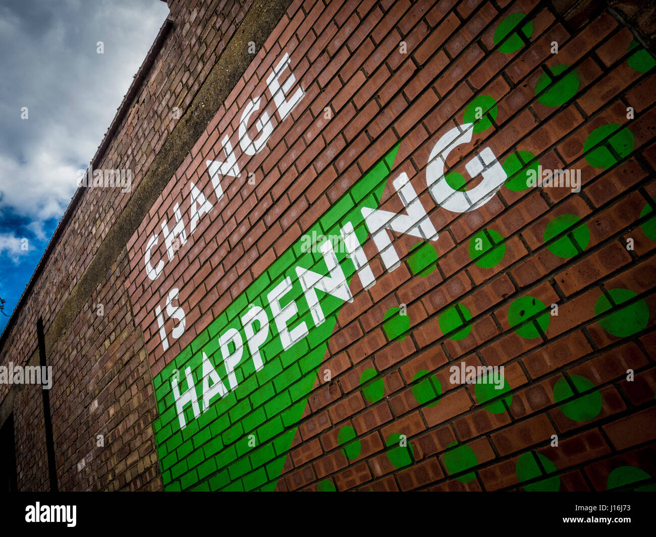 Veränderung ist geschehen Zeichen gemalt auf Mauer, Hull, UK. Stockfoto