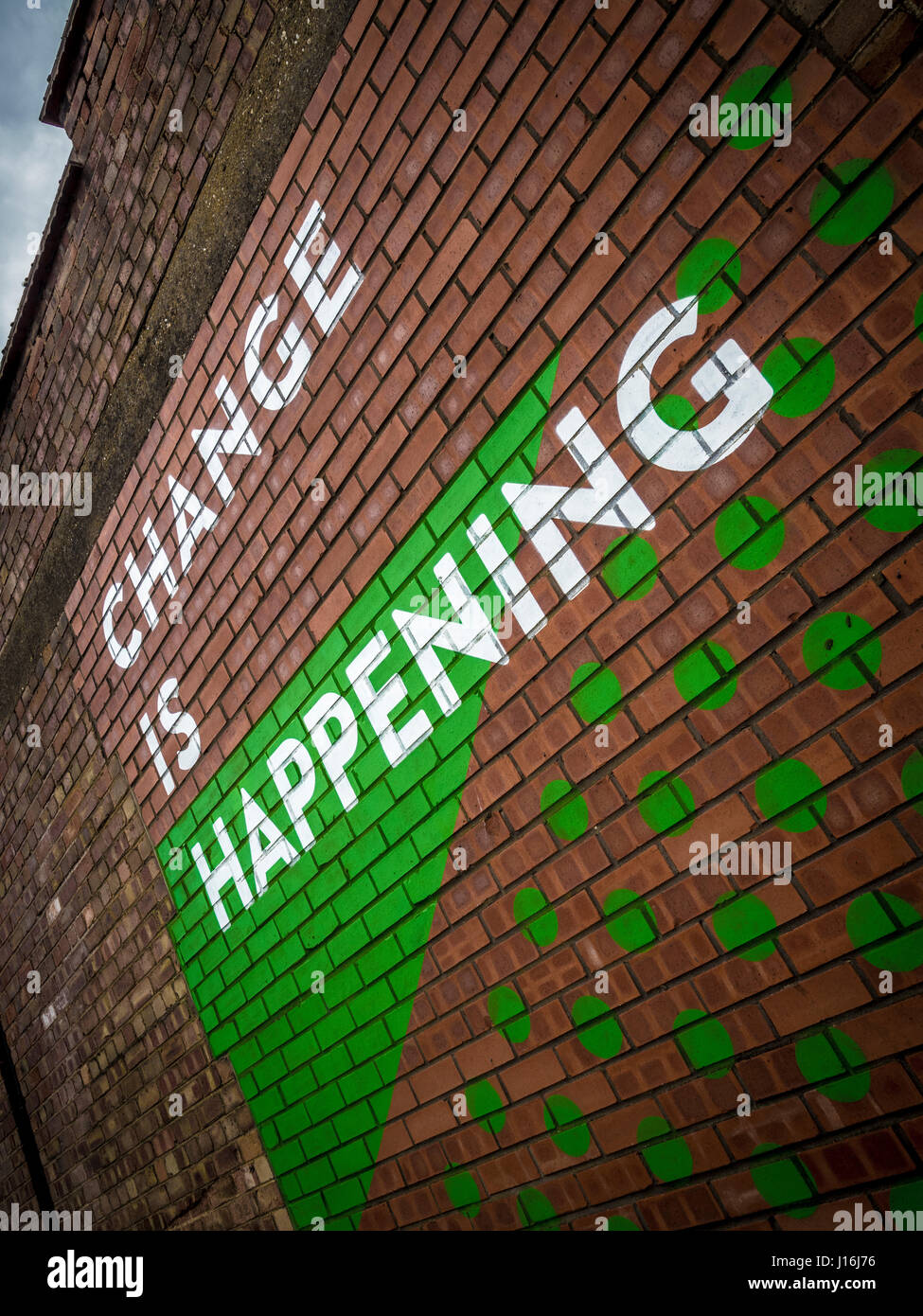 Veränderung ist geschehen Zeichen gemalt auf Mauer, Hull, UK. Stockfoto