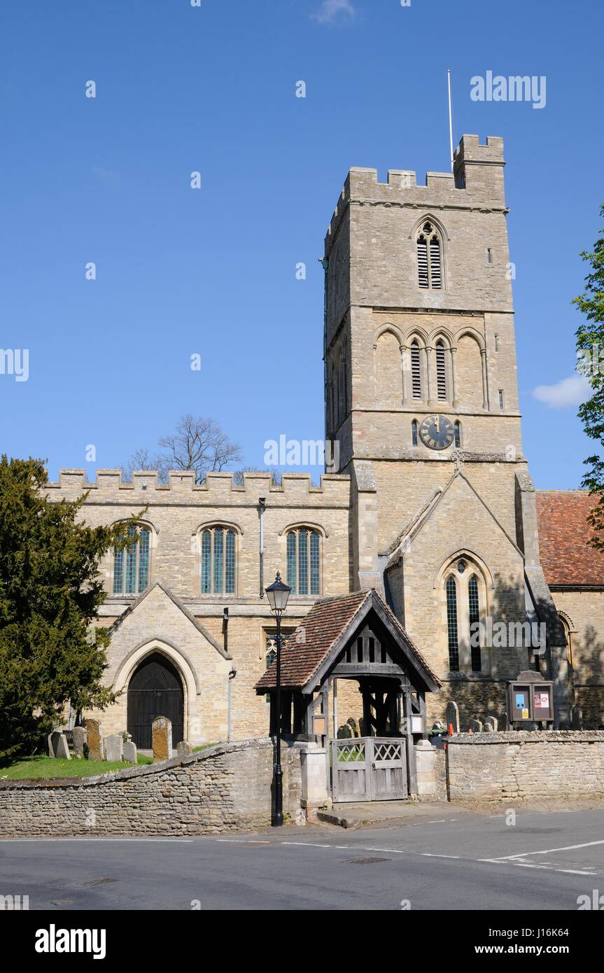 Str. Marys Kirche, Felmersham, Bedfordshire, wurde als die "vornehmste Pfarrkirche in der Grafschaft" beschrieben. Es wurde zwischen 1220 und 1240 errichtet. Stockfoto