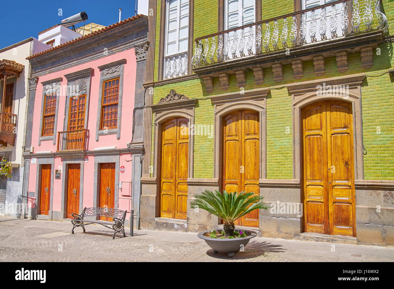 Bemalten Häuser an der Hauptstraße in Teror, Gran Canaria, Spanien Stockfoto