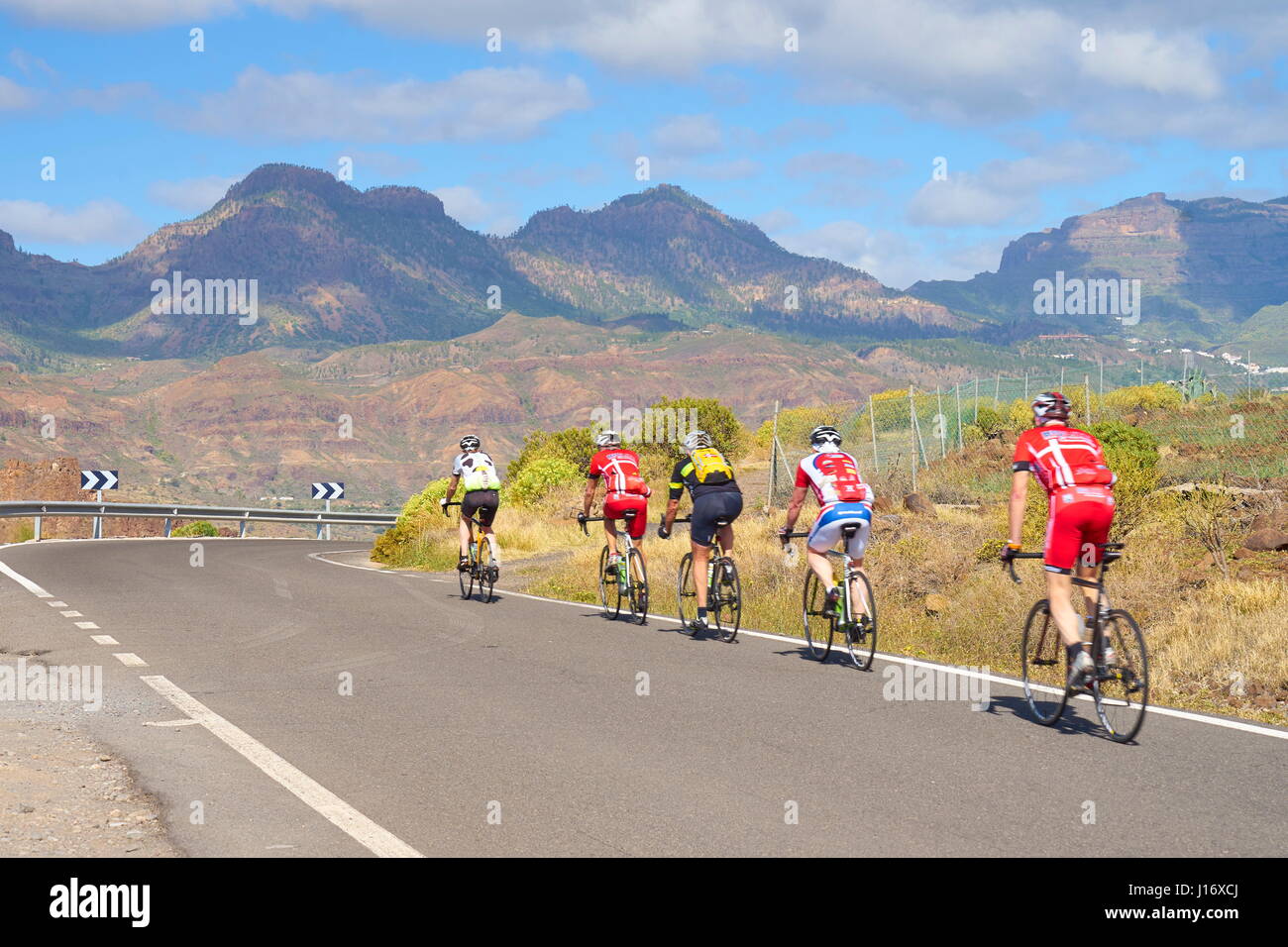 Radfahrer an der Bergstrasse, Gran Canaria, Spanien Stockfoto