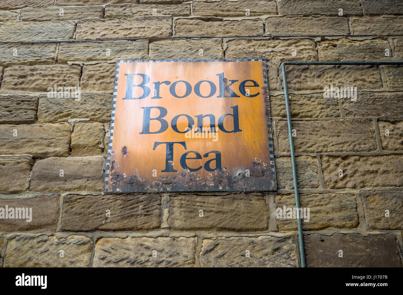 Vintage Brooke Bond Tee Zeichen in Stein Außenwand Stockfoto