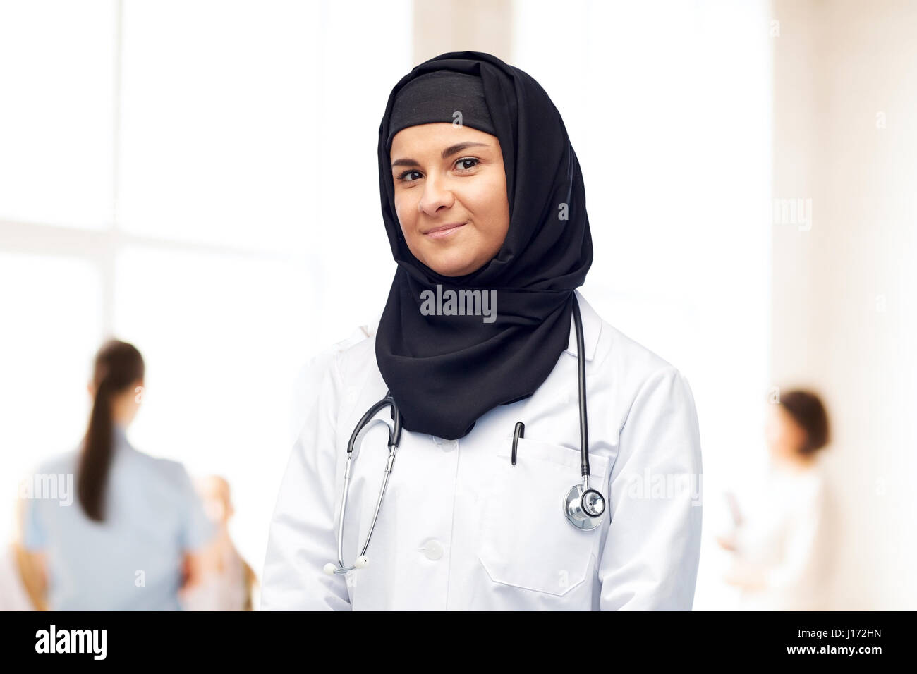 muslimische Ärztin Hijab mit Stethoskop Stockfoto