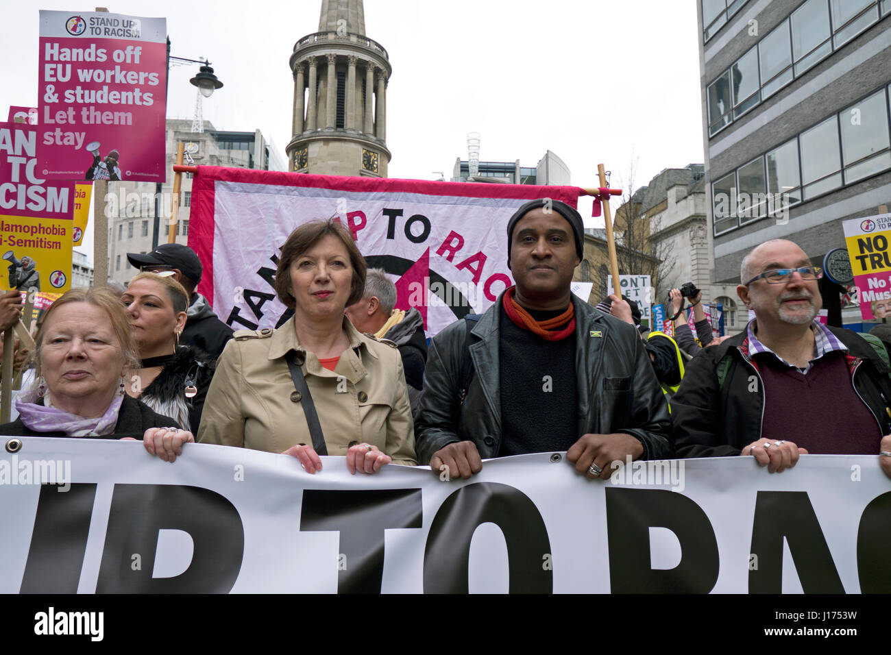 30.000 marschieren durch London gegen Rassismus und gegen den Aufstieg des Populismus, der Trum gewählt und führte nach Großbritannien aus der EU Stockfoto