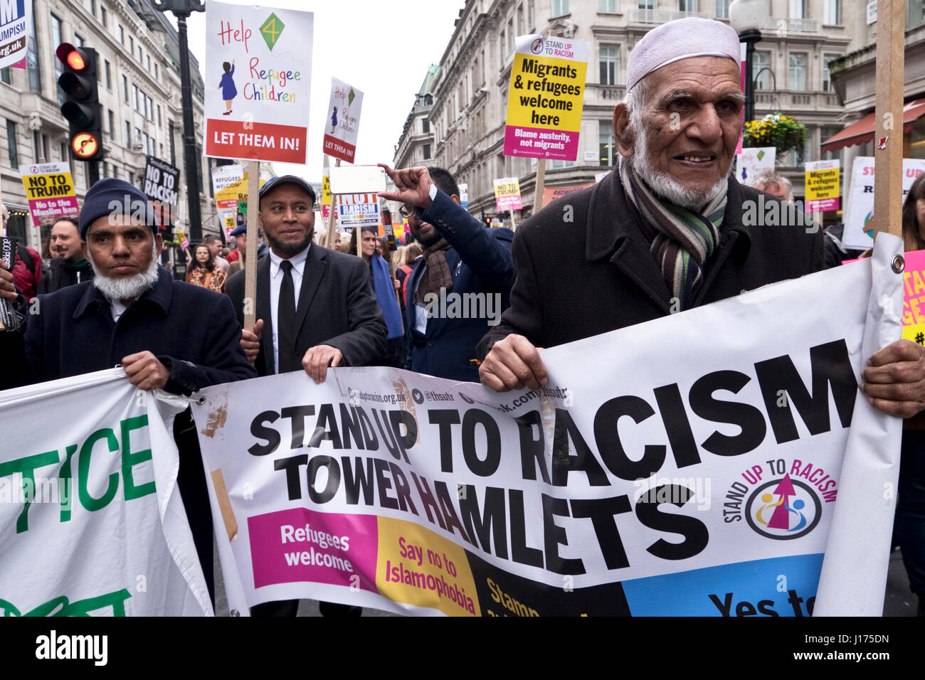 30.000 marschieren durch London gegen Rassismus und gegen den Aufstieg des Populismus, der Trum gewählt und führte nach Großbritannien aus der EU Stockfoto