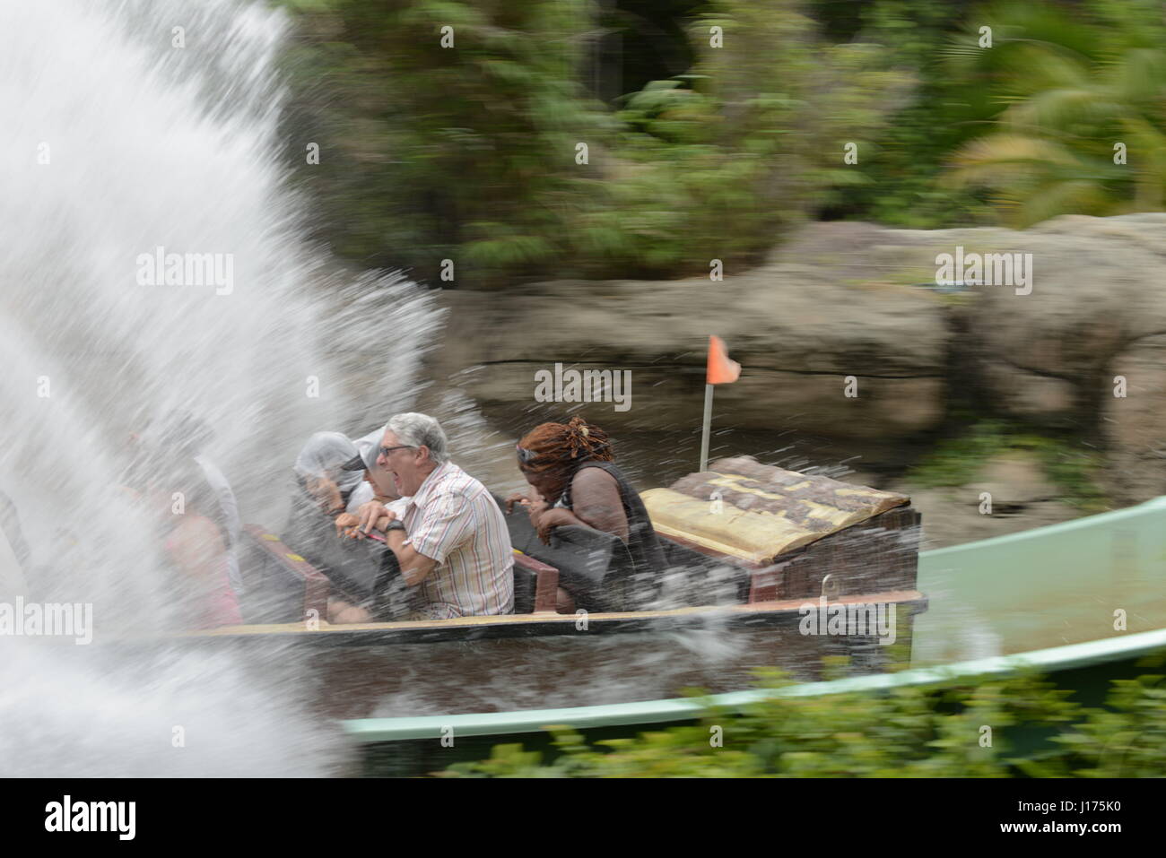 Freizeitpark Achterbahn wilde Gesichter schreien voller Stockfoto