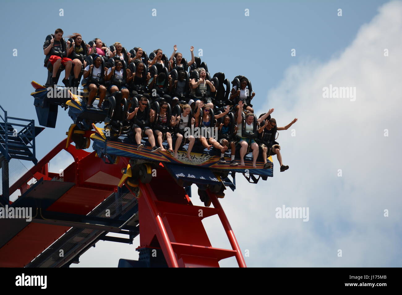 Freizeitpark Achterbahn wilde Gesichter schreien voller Stockfoto