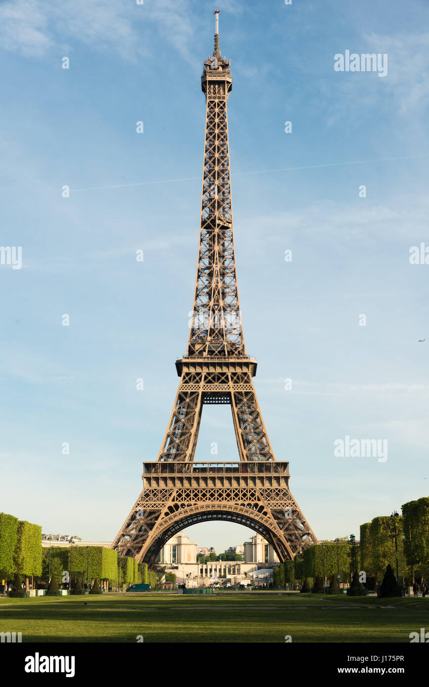 Sonnigen Morgen in Paris und Eiffelturm, Paris, Frankreich. Stockfoto