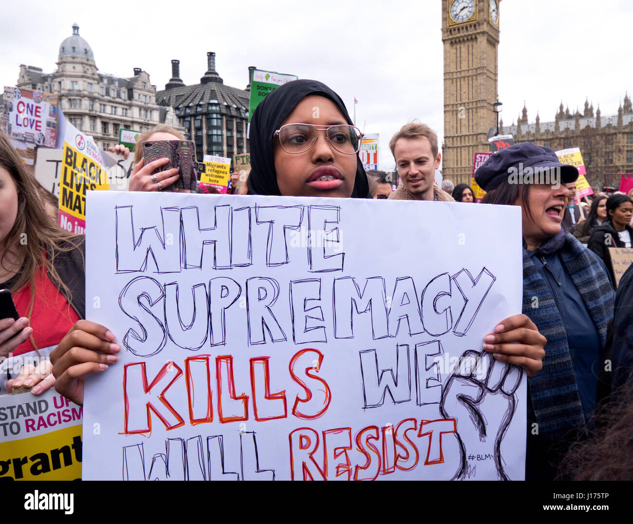 30.000 marschieren durch London gegen Rassismus und gegen den Aufstieg des Populismus, der Trum gewählt und führte nach Großbritannien aus der EU Stockfoto