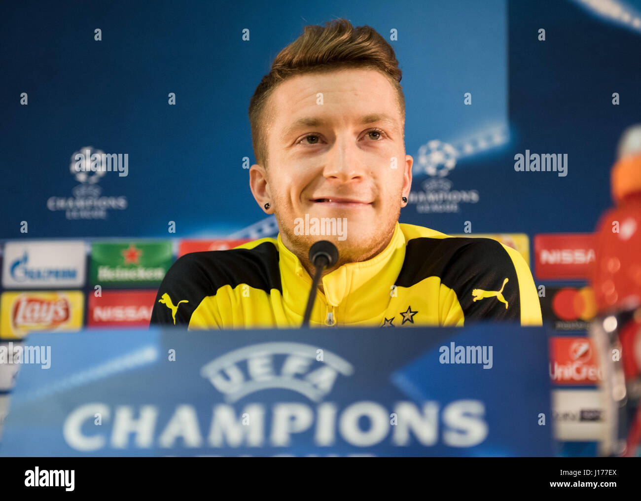 Monaco. 18. April 2017. Borussia Dortmund Marco Reus spricht während einer  Pressekonferenz im Stade Louis II in Monaco, 18. April 2017. Deutsche  Fußballverein Borussia Dortmund (BVB) spielt gegen AS Monaco in der