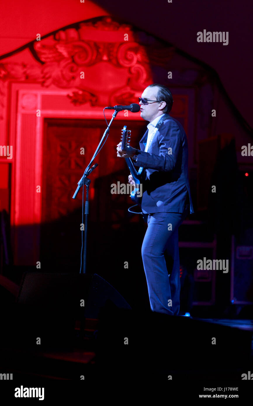 Edinburgh, Schottland. 18. April 2017. Joe Bonamassa führt am Usher Hall Theatre auf der Bühne. Edinburgh. Pako Mera/Alamy Live-Nachrichten Stockfoto