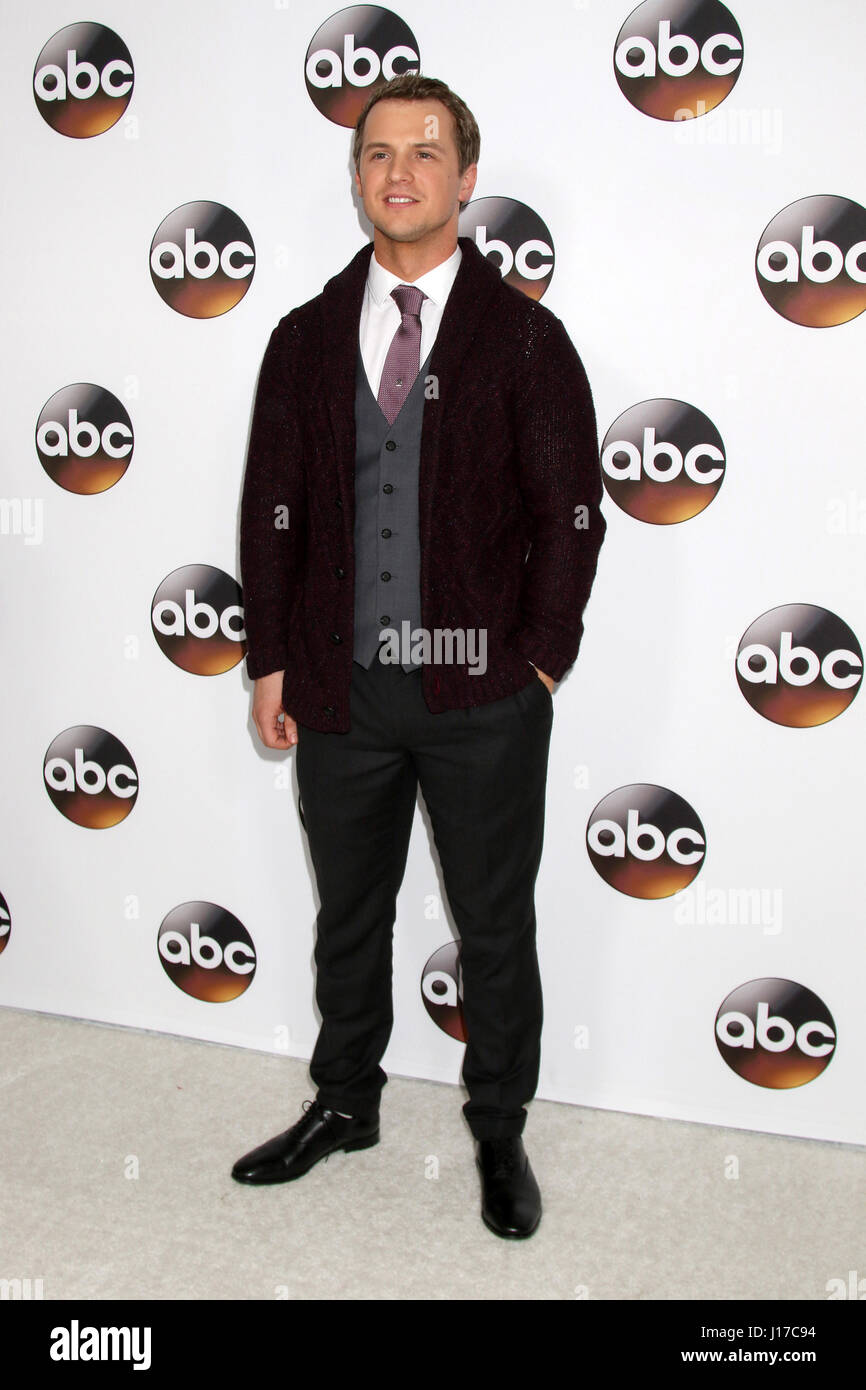 Pasadena, CA, USA. 10. Januar 2017. LOS ANGELES - JAN 10: Freddie Stroma bei der Disney/ABC TV TCA Winter 2017 Party im Langham Hotel am 10. Januar 2017 in Pasadena, CA Credit: Kathy Hutchins / via ZUMA Draht/ZUMA Draht/Alamy Live-Nachrichten Stockfoto