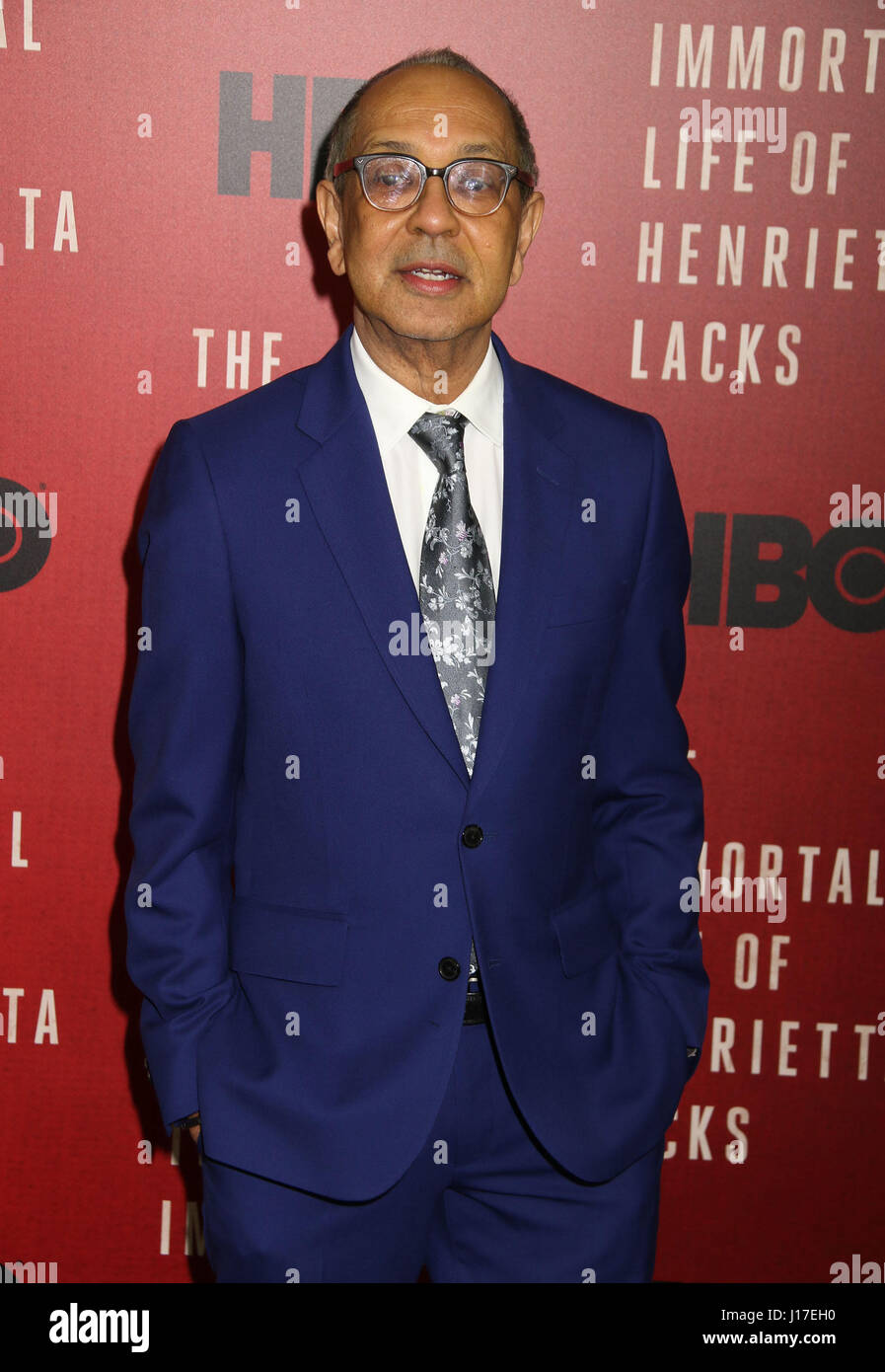 New York, New York, USA. 18. April 2017. Regisseur GEORGE C. WOLFE nimmt an der New Yorker Premiere von "The Immortal Leben von Henrietta Lacks" beim SVA Theater statt. Bildnachweis: Nancy Kaszerman/ZUMA Draht/Alamy Live-Nachrichten Stockfoto