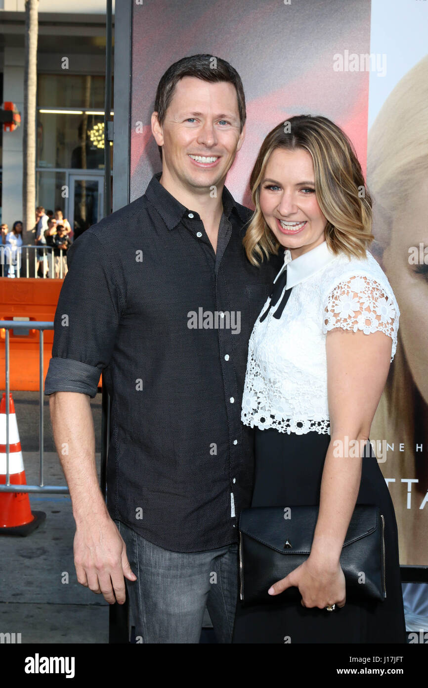 Los Angeles, USA. 18. April 2017. Michael Cameron, Beverly Mitchell bei der Premiere von "Unforgettable" im 18. April 2017 TCL Chinese Theatre in Hollywood, Kalifornien. Bildnachweis: David Edwards/Medien Punch/Alamy Live-Nachrichten Stockfoto