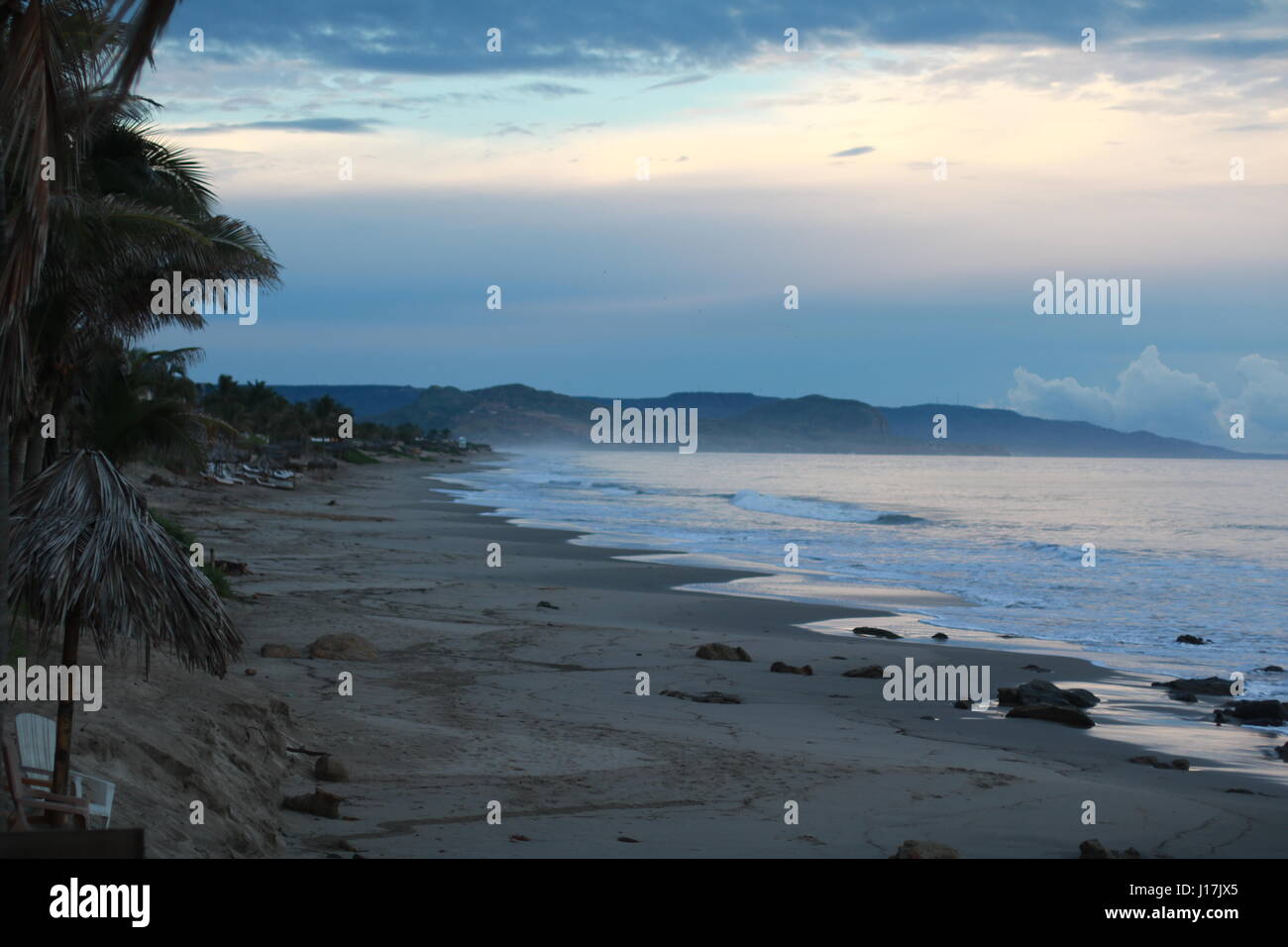 Morgendämmerung Blick auf einsamen Strand in der Nähe von Mancora, Peru Stockfoto