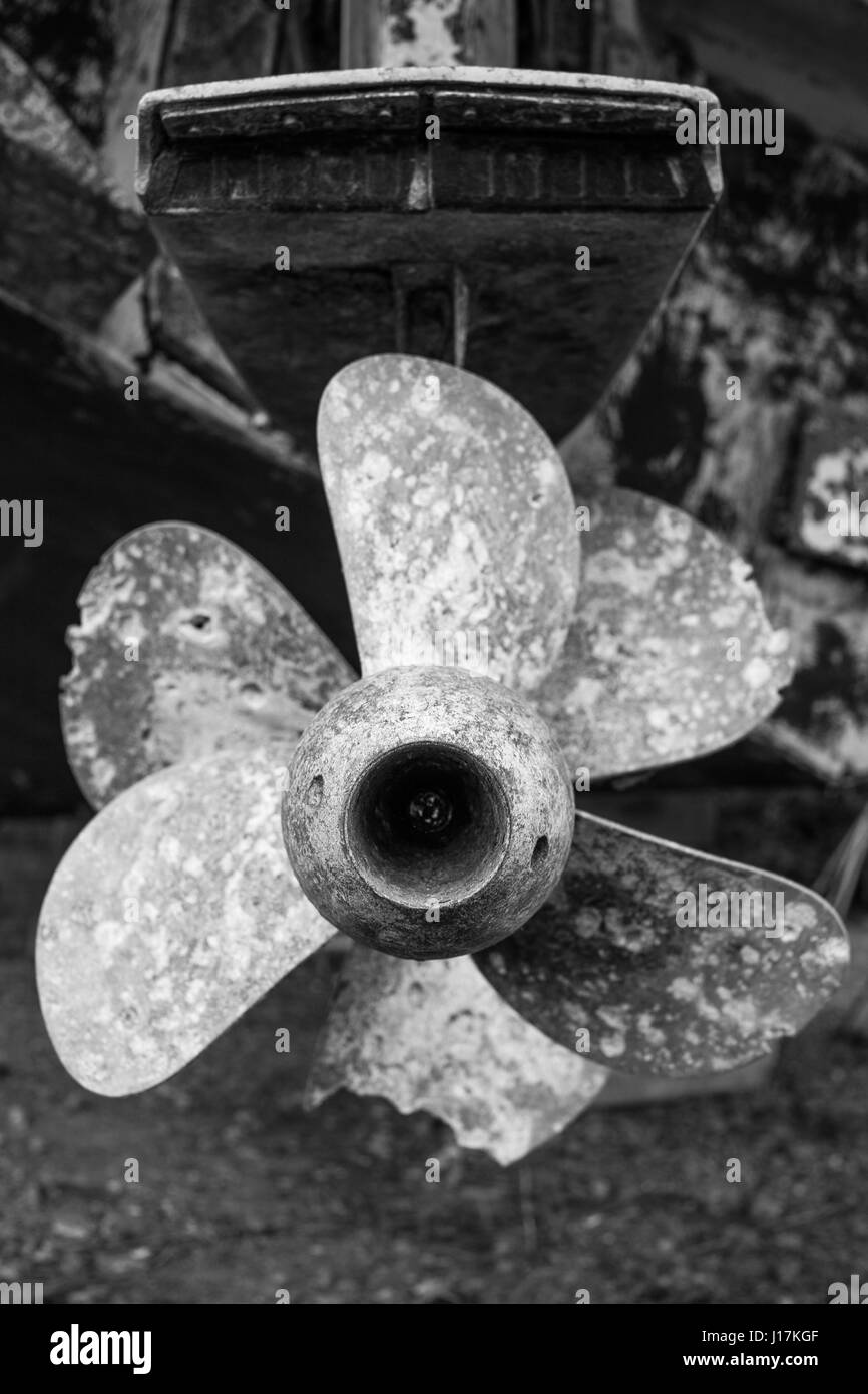 Dramatic nahe gesäumt von einem beschädigten Boot propeller Stockfoto