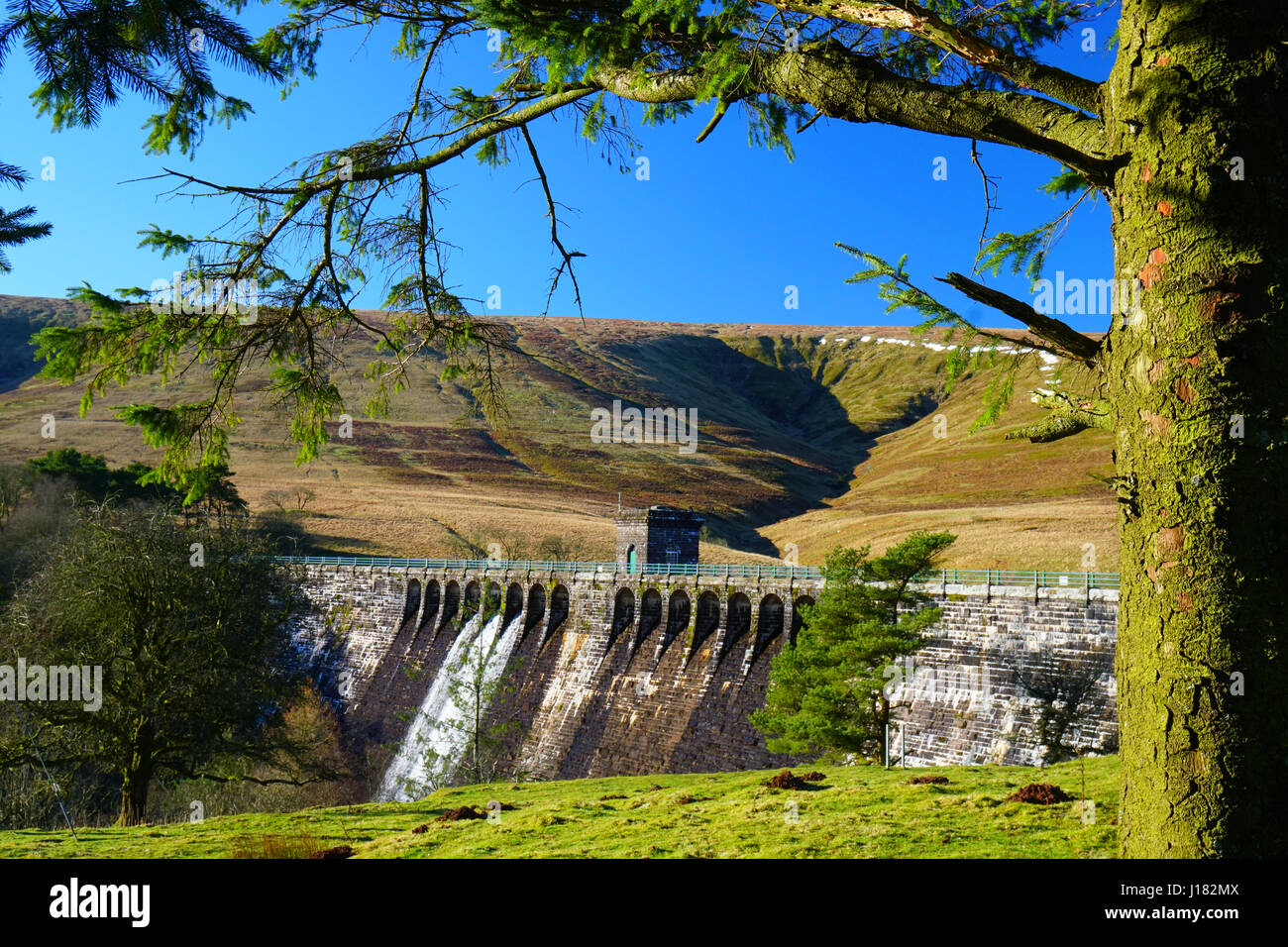 Dam am Grwyne Fawr Stausee in die schwarzen Berge, Brecon Beacons National Park, Wales Stockfoto