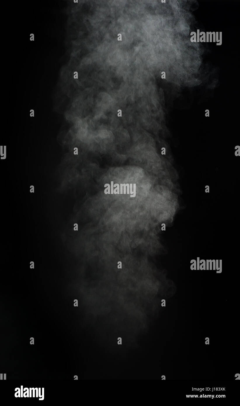 Abstrakte weißer Rauch auf schwarzem Hintergrund Stockfoto