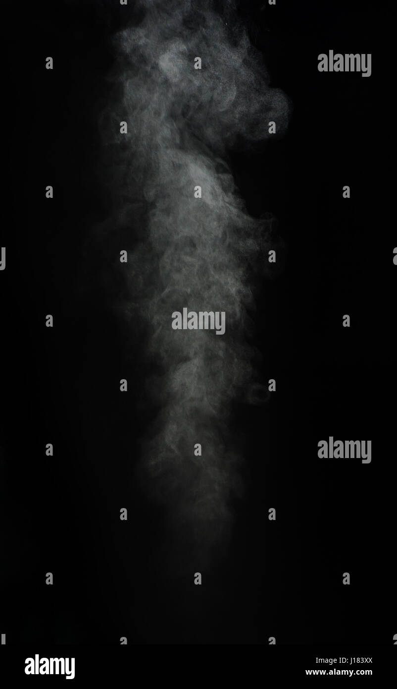 Abstrakte weißer Rauch auf schwarzem Hintergrund Stockfoto