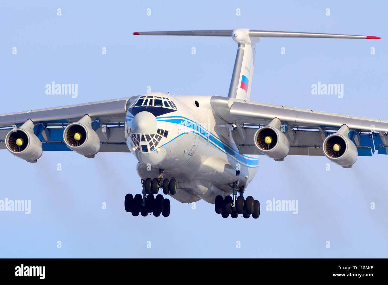 "Scheremetjewo", MOSCOW REGION, Russland - 29. März 2014: Ilyushin IL-76TD landet auf dem internationalen Flughafen "Scheremetjewo". Stockfoto