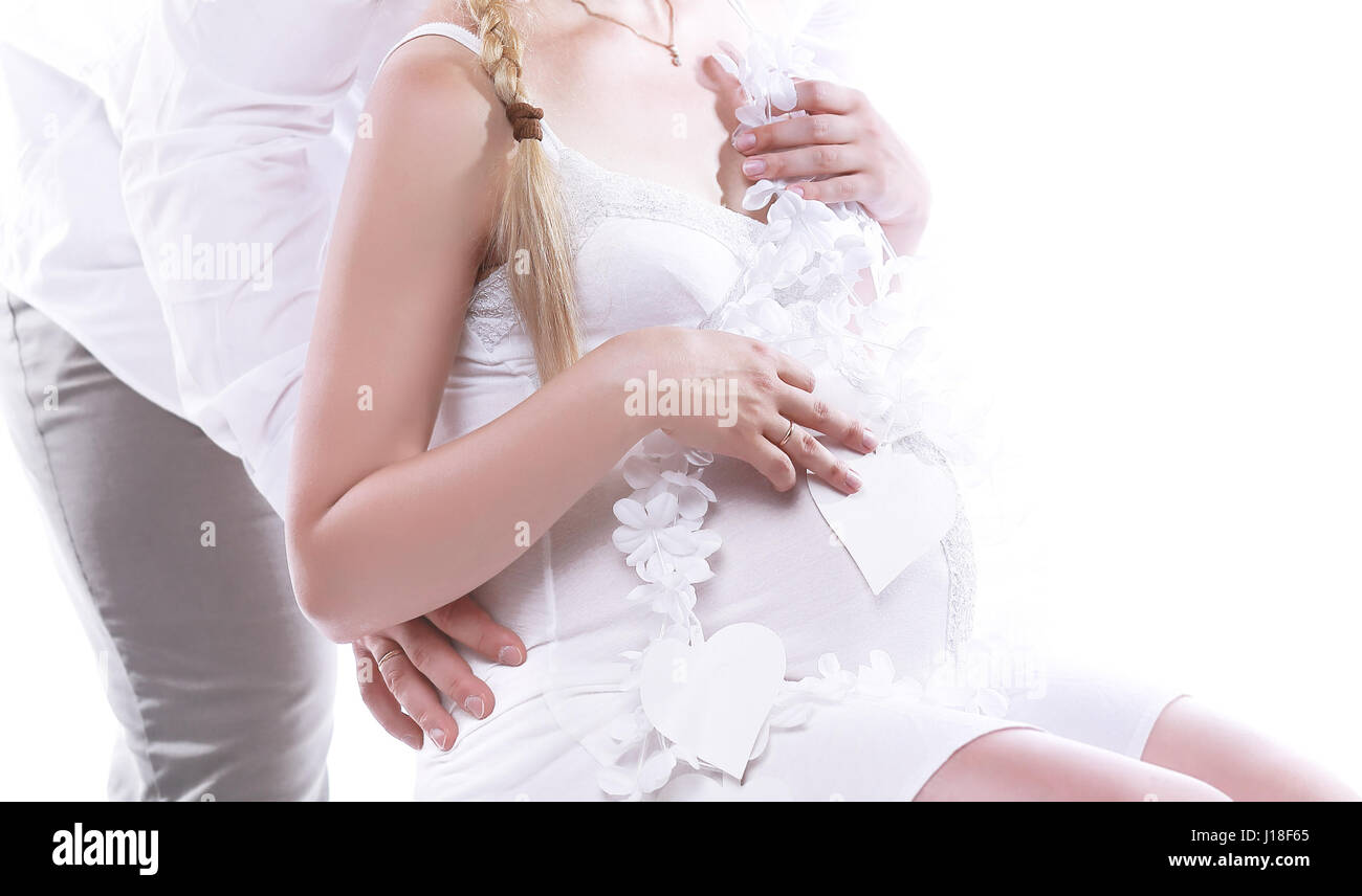 Schöne junge Paar erwartet Baby auf weißem Hintergrund Stockfoto
