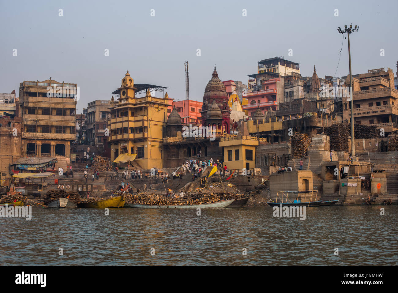 Manikarnika oder brennenden Ghat, Varanasi, Indien Stockfoto