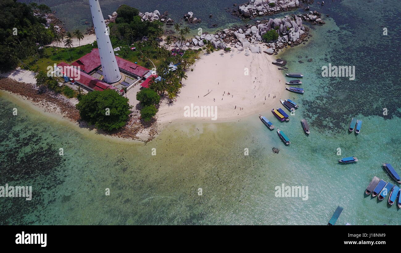 Foto von Drone DJI Mavic Pro verwenden. Belitung Inselrundfahrt und Insel-hopping Foto für Tour Nutzung Lengkuas Insel. Stockfoto
