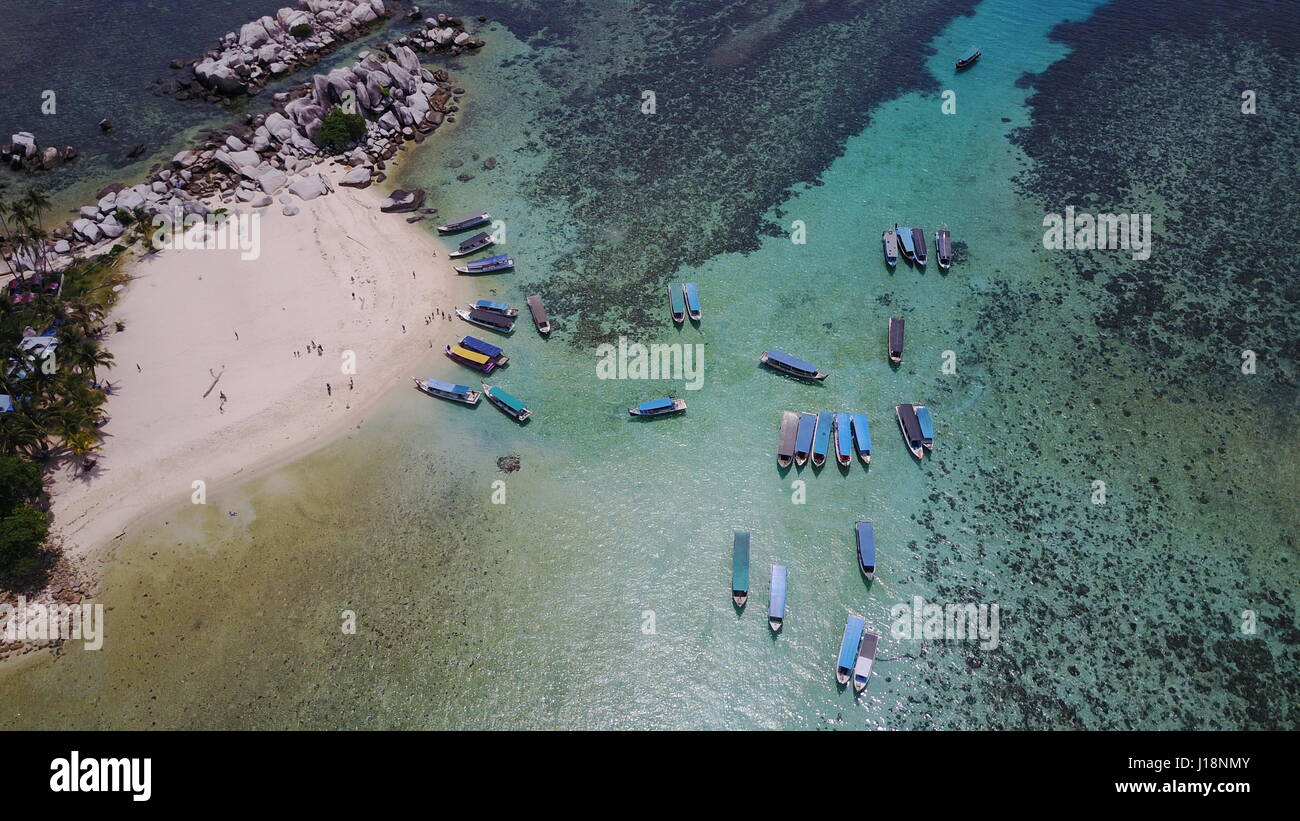 Foto von Drone DJI Mavic Pro verwenden. Belitung Inselrundfahrt und Insel-hopping Foto für Tour Nutzung Lengkuas Insel. Stockfoto